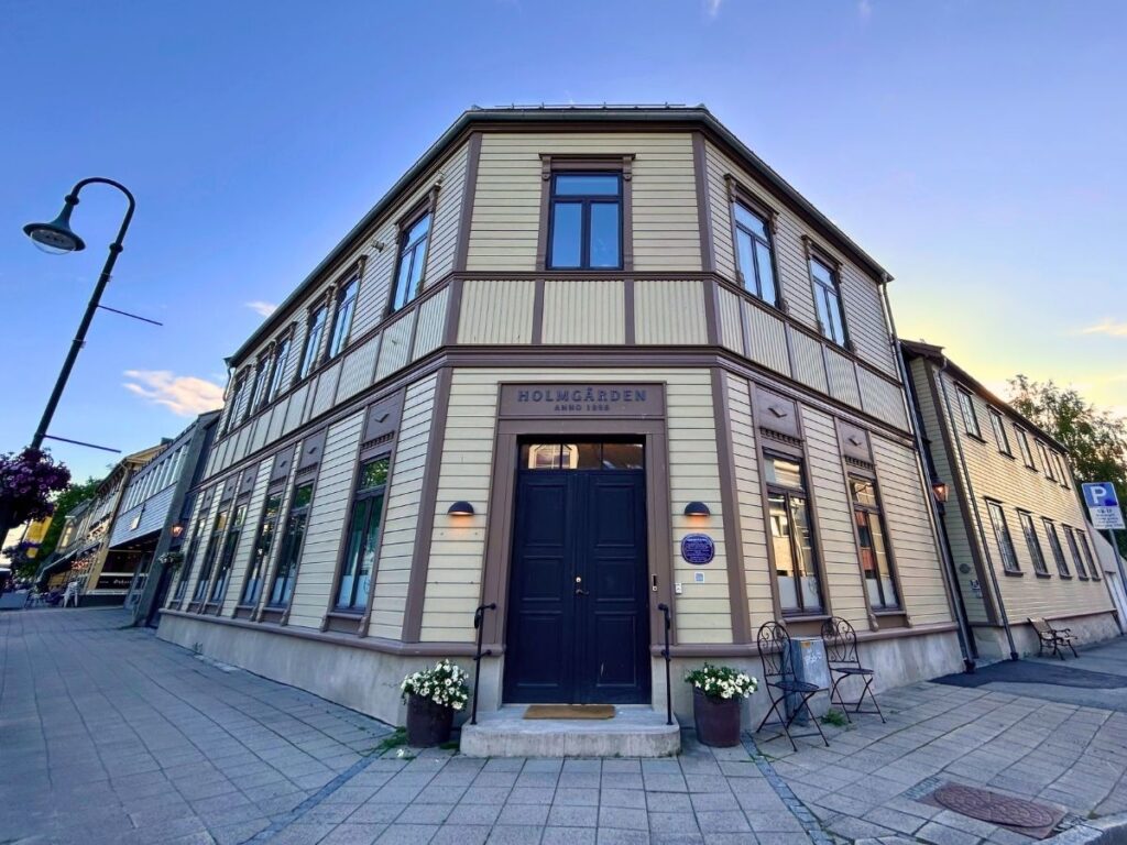Bilde av Holmgården malt av Sverresborg Maleservice