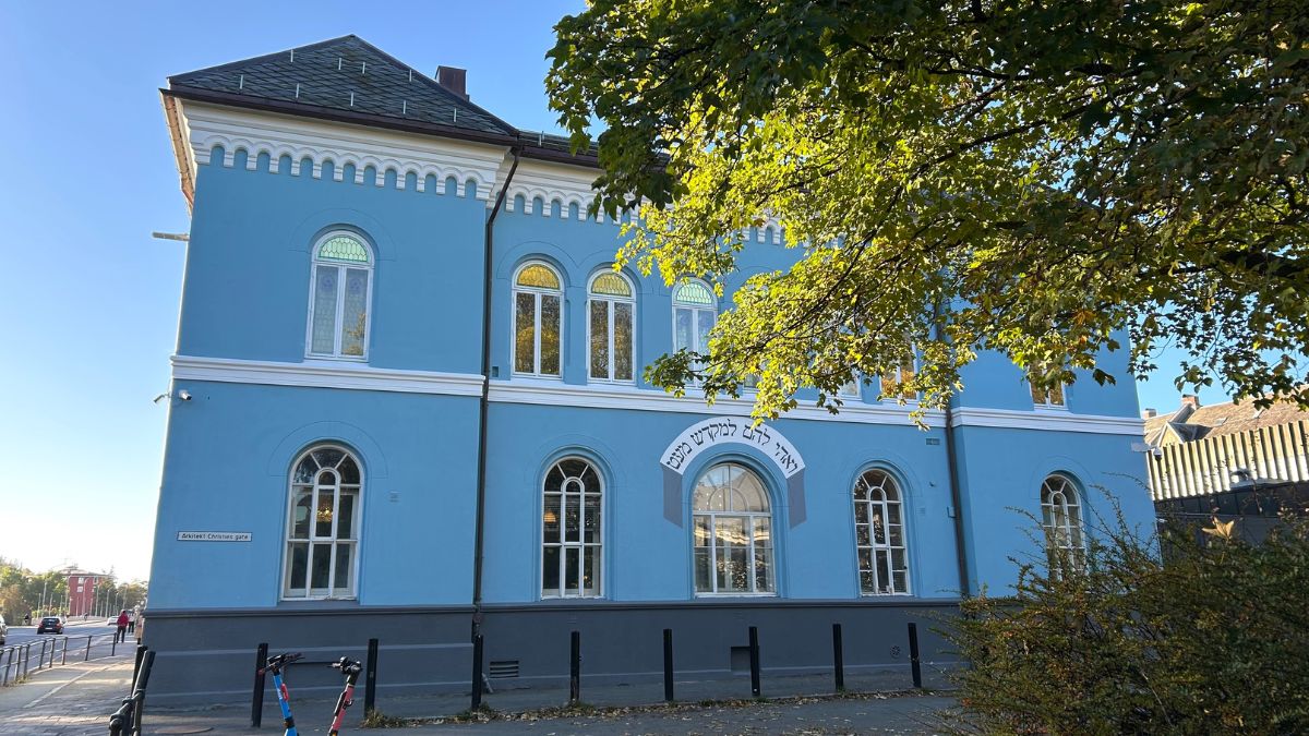 Utvendig malerarbeid på Jødisk Museum